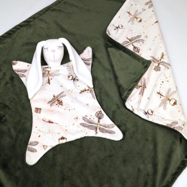 flying keys hunter green bunny comforter